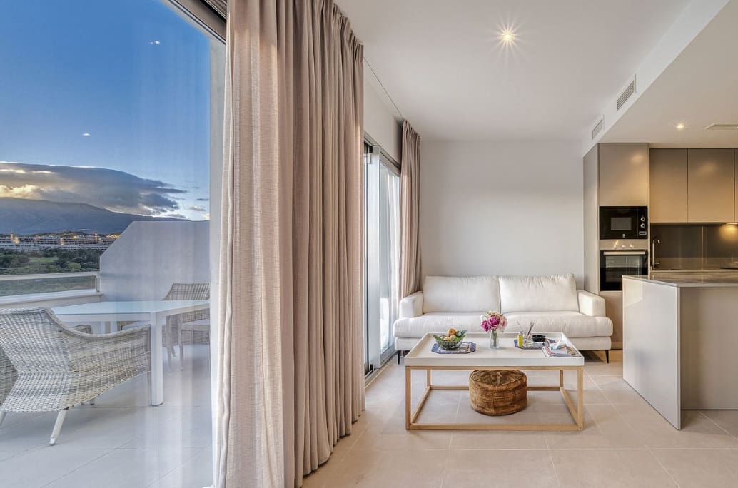 3 sypialnia Penthouse na sprzedaż w Marbella z basenem garażem - 485 000 € (Ref: 9616389)