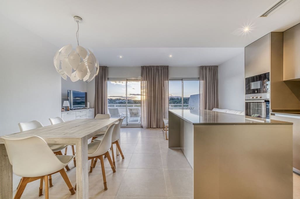 3 sypialnia Penthouse na sprzedaż w Marbella z basenem garażem - 485 000 € (Ref: 9616389)