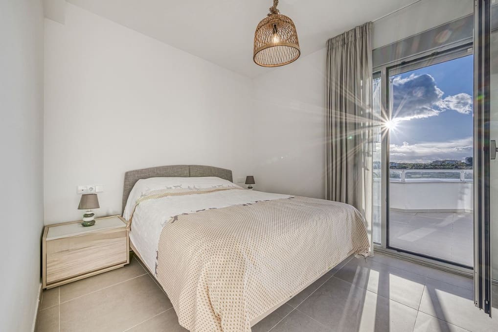3 sypialnia Penthouse na sprzedaż w Marbella z basenem garażem - 485 000 € (Ref: 9616389)
