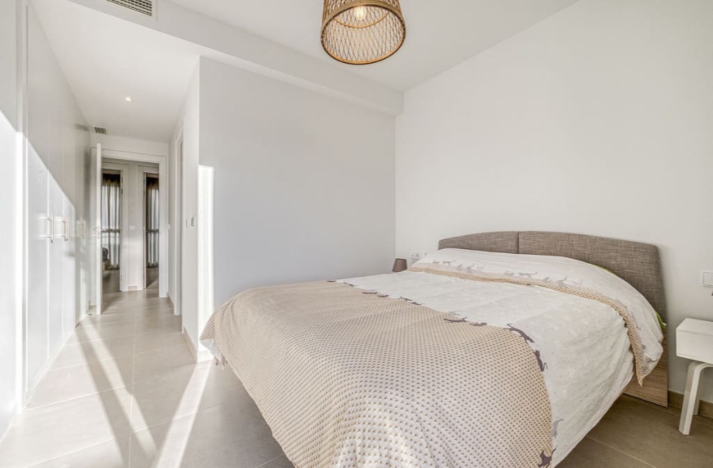 3 sypialnia Penthouse na sprzedaż w Marbella z basenem garażem - 485 000 € (Ref: 9616389)