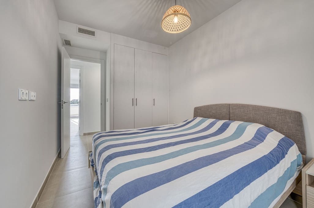 3 sypialnia Penthouse na sprzedaż w Marbella z basenem garażem - 485 000 € (Ref: 9616389)