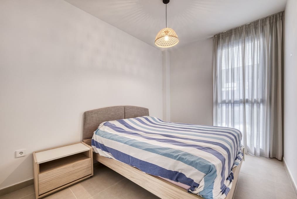 3 sypialnia Penthouse na sprzedaż w Marbella z basenem garażem - 485 000 € (Ref: 9616389)