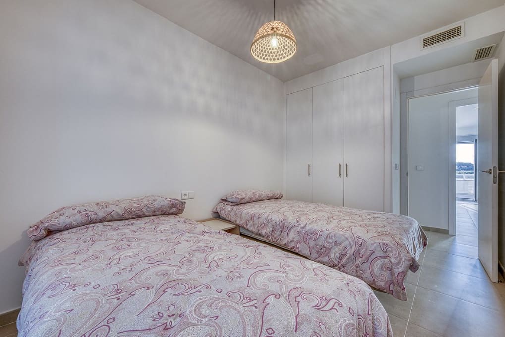 3 sypialnia Penthouse na sprzedaż w Marbella z basenem garażem - 485 000 € (Ref: 9616389)