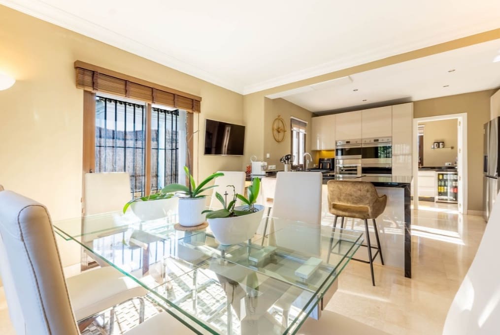 5 bedroom Villa for sale in Mijas Costa with pool garage - € 1,500,000 (Ref: 9616392)