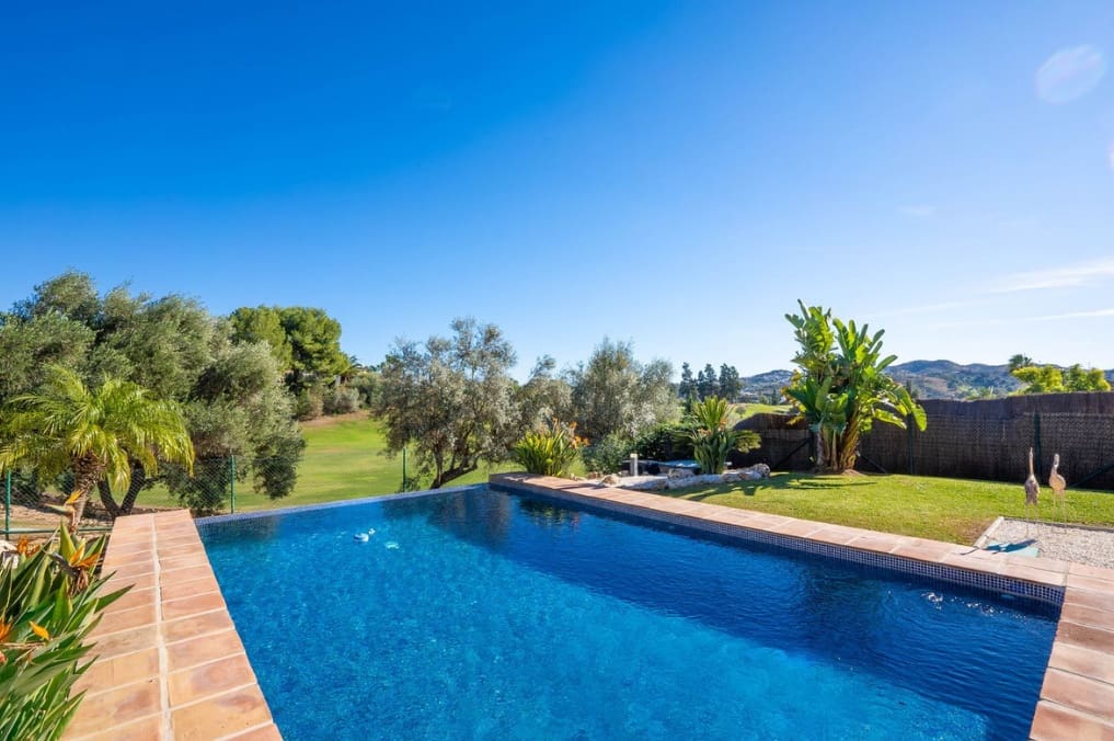 5 bedroom Villa for sale in Mijas Costa with pool garage - € 1,500,000 (Ref: 9616392)