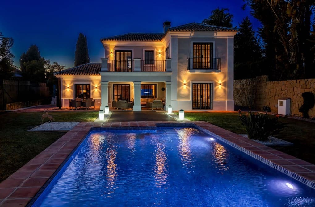 5 bedroom Villa for sale in Mijas Costa with pool garage - € 1,500,000 (Ref: 9616392)