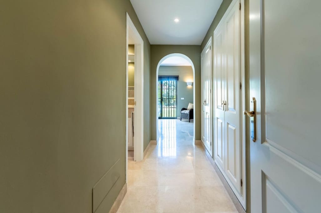 5 bedroom Villa for sale in Mijas Costa with pool garage - € 1,500,000 (Ref: 9616392)