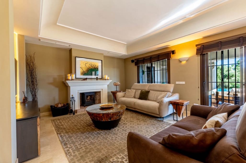 5 bedroom Villa for sale in Mijas Costa with pool garage - € 1,500,000 (Ref: 9616392)