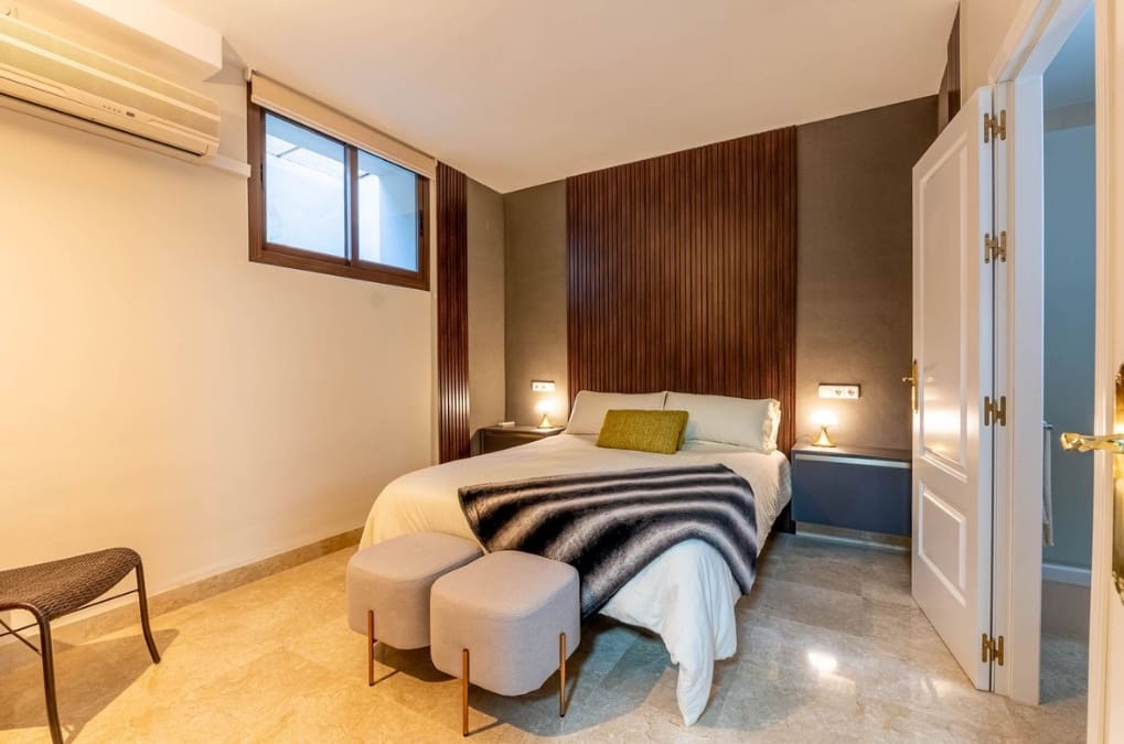 5 bedroom Villa for sale in Mijas Costa with pool garage - € 1,500,000 (Ref: 9616392)