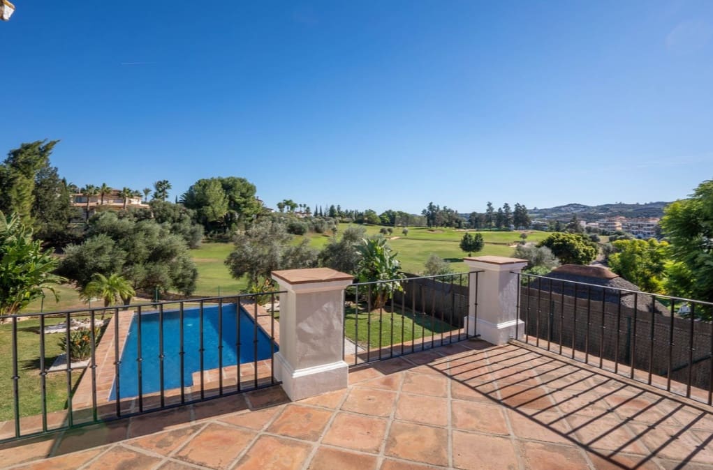 5 bedroom Villa for sale in Mijas Costa with pool garage - € 1,500,000 (Ref: 9616392)