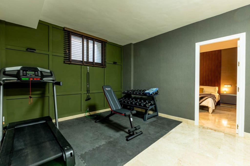 5 bedroom Villa for sale in Mijas Costa with pool garage - € 1,500,000 (Ref: 9616392)