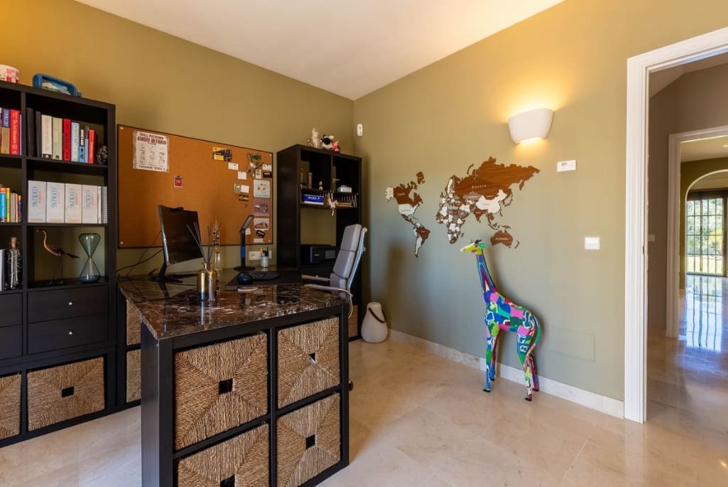 5 bedroom Villa for sale in Mijas Costa with pool garage - € 1,500,000 (Ref: 9616392)