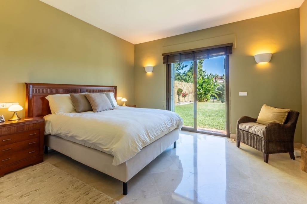 5 bedroom Villa for sale in Mijas Costa with pool garage - € 1,500,000 (Ref: 9616392)