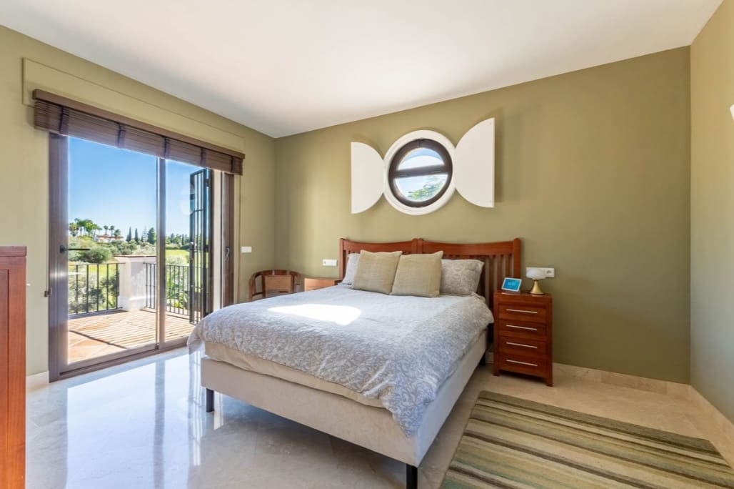 5 bedroom Villa for sale in Mijas Costa with pool garage - € 1,500,000 (Ref: 9616392)