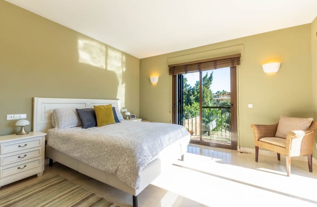 5 bedroom Villa for sale in Mijas Costa with pool garage - € 1,500,000 (Ref: 9616392)