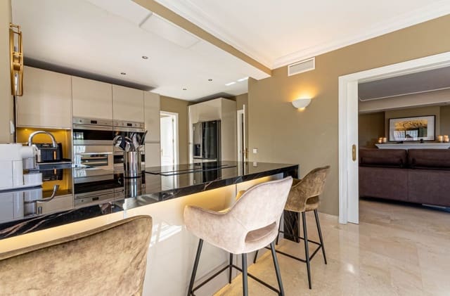 5 bedroom Villa for sale in Mijas Costa, Mijas with pool garage - € 1,500,000 (Ref: 9616392)