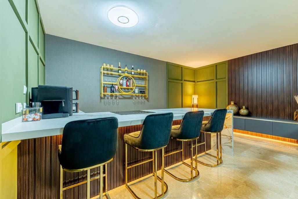 5 bedroom Villa for sale in Mijas Costa with pool garage - € 1,500,000 (Ref: 9616392)