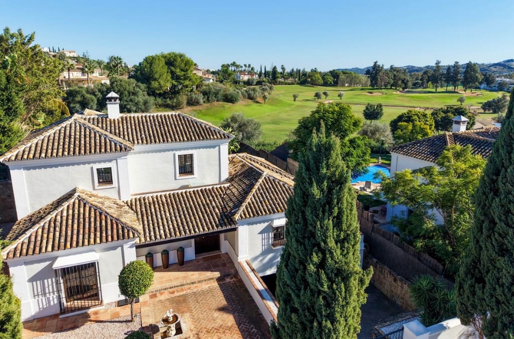 5 bedroom Villa for sale in Mijas Costa with pool garage - € 1,500,000 (Ref: 9616392)