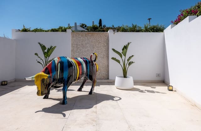 6 bedroom Villa for sale in Casares with pool garage - € 1,900,000 (Ref: 9616393)