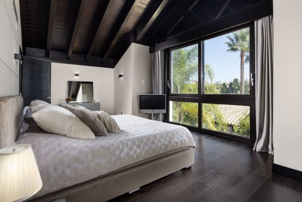 6 bedroom Villa for sale in Casares with pool garage - € 1,900,000 (Ref: 9616393)