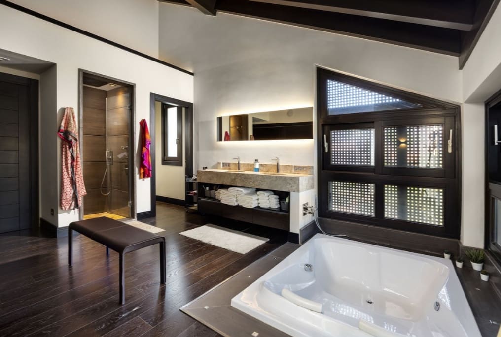 6 bedroom Villa for sale in Casares with pool garage - € 1,900,000 (Ref: 9616393)