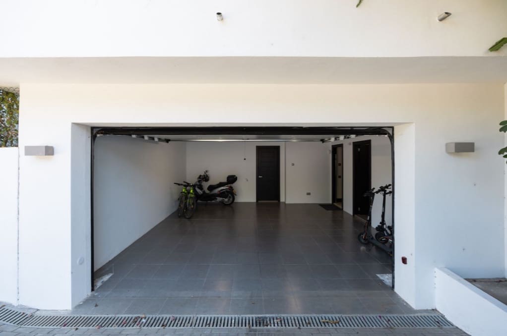 6 bedroom Villa for sale in Casares with pool garage - € 1,900,000 (Ref: 9616393)