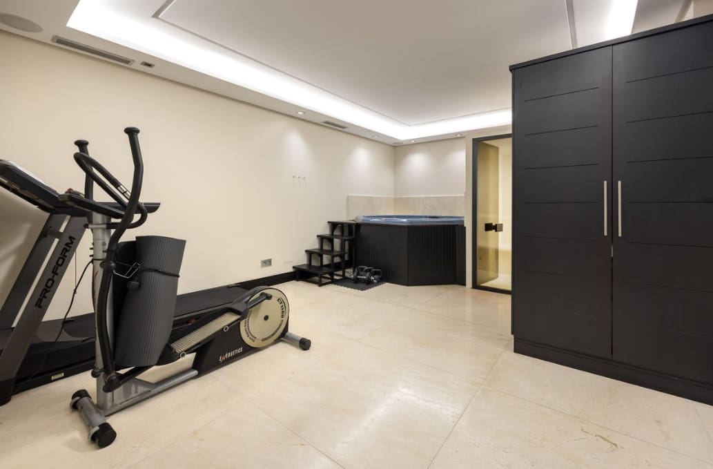 6 bedroom Villa for sale in Casares with pool garage - € 1,900,000 (Ref: 9616393)