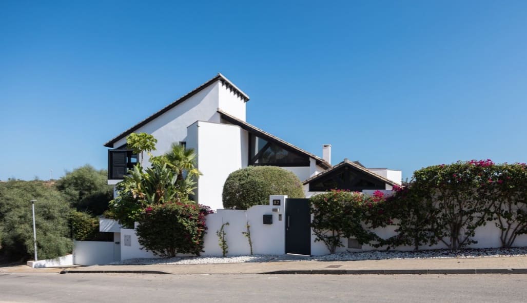 6 bedroom Villa for sale in Casares with pool garage - € 1,900,000 (Ref: 9616393)