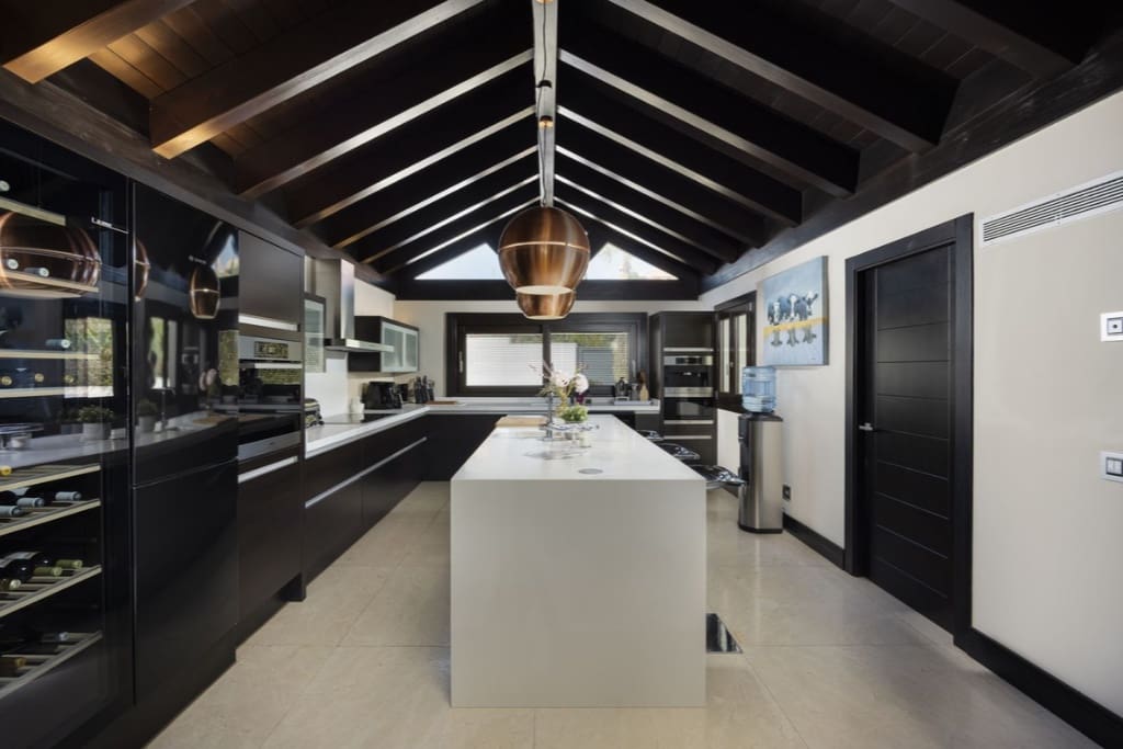 6 bedroom Villa for sale in Casares with pool garage - € 1,900,000 (Ref: 9616393)
