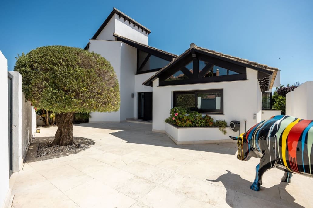 6 bedroom Villa for sale in Casares with pool garage - € 1,900,000 (Ref: 9616393)