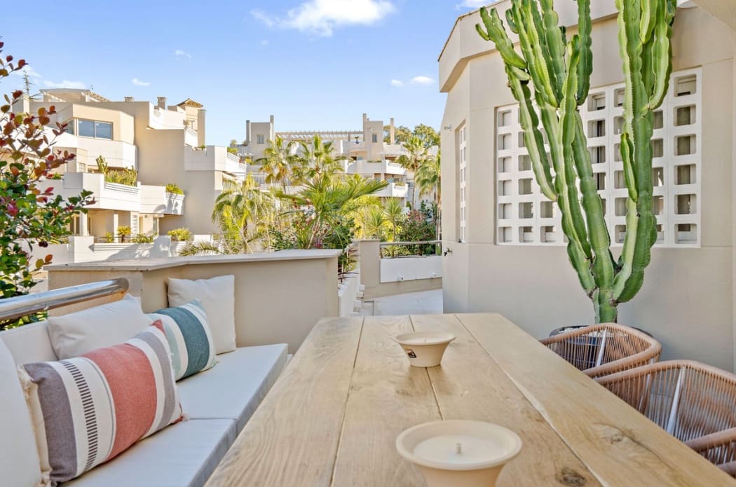 3 bedroom Penthouse for sale in Nueva Andalucia with pool garage - € 895,000 (Ref: 9616396)