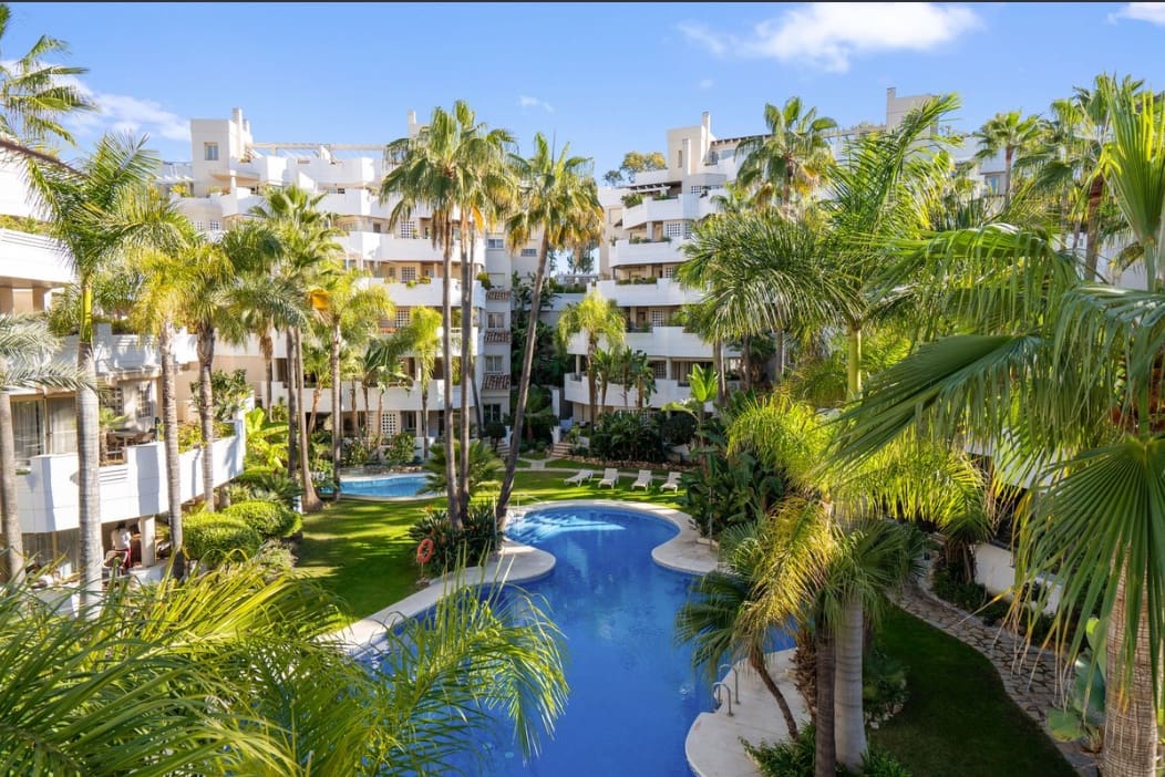 3 bedroom Penthouse for sale in Nueva Andalucia with pool garage - € 895,000 (Ref: 9616396)