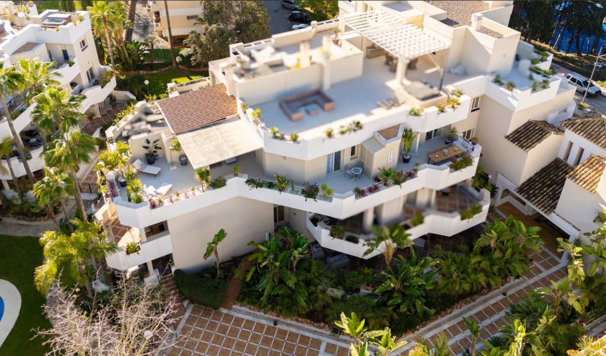 3 bedroom Penthouse for sale in Nueva Andalucia with pool garage - € 895,000 (Ref: 9616396)