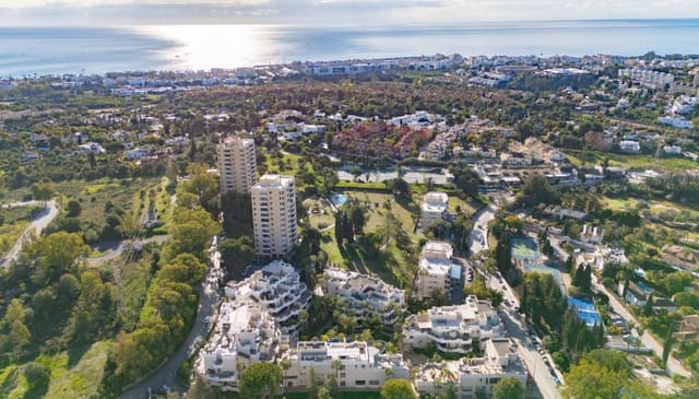 3 Zimmer Penthouse zu verkaufen in Nueva Andalucia, Marbella mit Pool Garage - 895.000 € (Ref: 9616396)