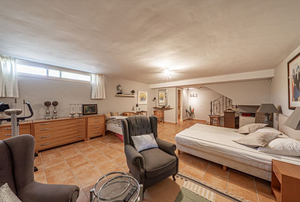 4 soveværelse Semi-Rækkehus til salg i Estepona med swimmingpool garage - € 585.000 (Ref: 9616402)