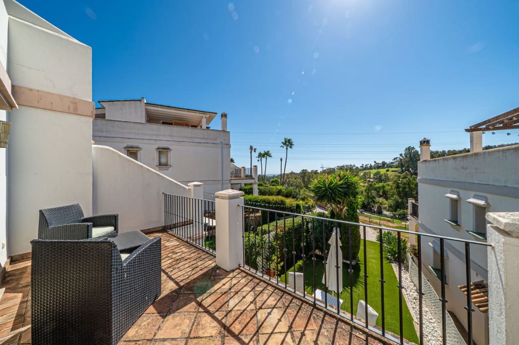 4 soveværelse Semi-Rækkehus til salg i Estepona med swimmingpool garage - € 585.000 (Ref: 9616402)
