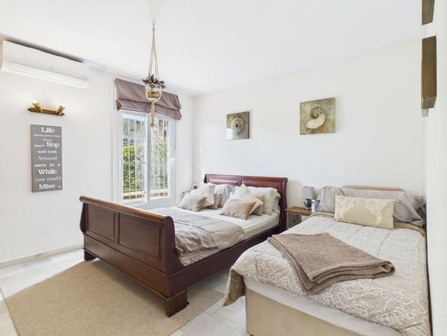 4 soveværelse Villa til salg i El Padrón, Estepona med swimmingpool garage - € 795.000 (Ref: 9616403)