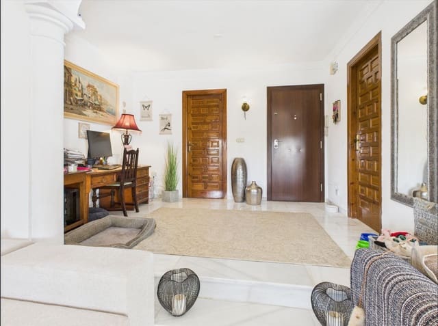 4 soveværelse Villa til salg i El Padrón, Estepona med swimmingpool garage - € 795.000 (Ref: 9616403)