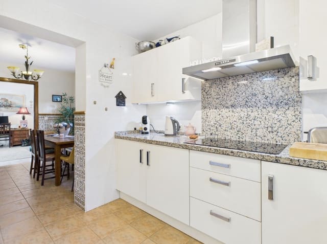4 soverom Villa til salgs i El Padrón, Estepona med svømmebasseng garasje - € 795 000 (Ref: 9616403)