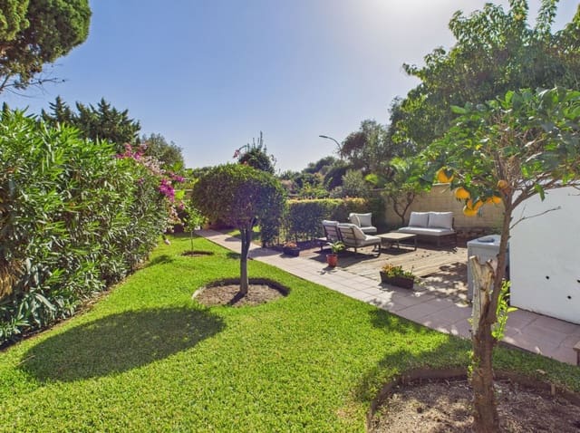 4 soverom Villa til salgs i El Padrón, Estepona med svømmebasseng garasje - € 795 000 (Ref: 9616403)