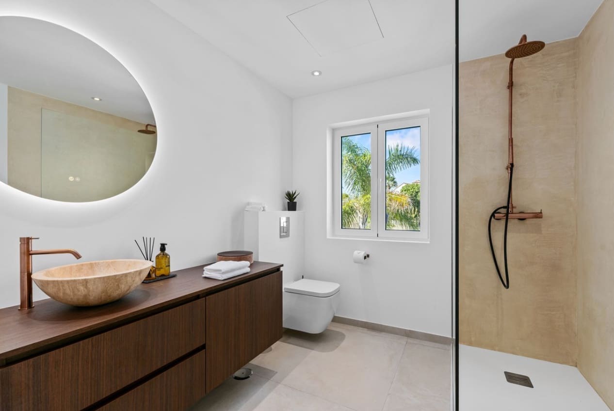 Chalet de 4 habitaciones en Bahia de Casares en venta con piscina garaje - 1.595.000 € (Ref: 9616405)