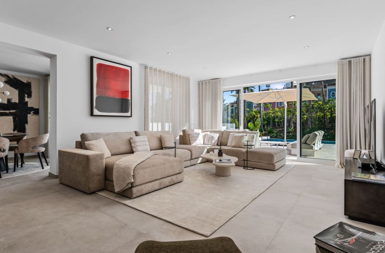 Chalet de 4 habitaciones en Bahia de Casares en venta con piscina garaje - 1.595.000 € (Ref: 9616405)