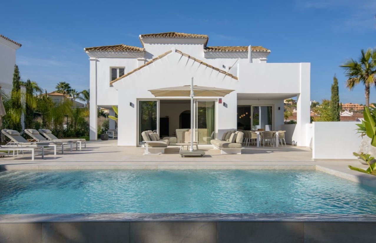 Chalet de 4 habitaciones en Bahia de Casares en venta con piscina garaje - 1.595.000 € (Ref: 9616405)