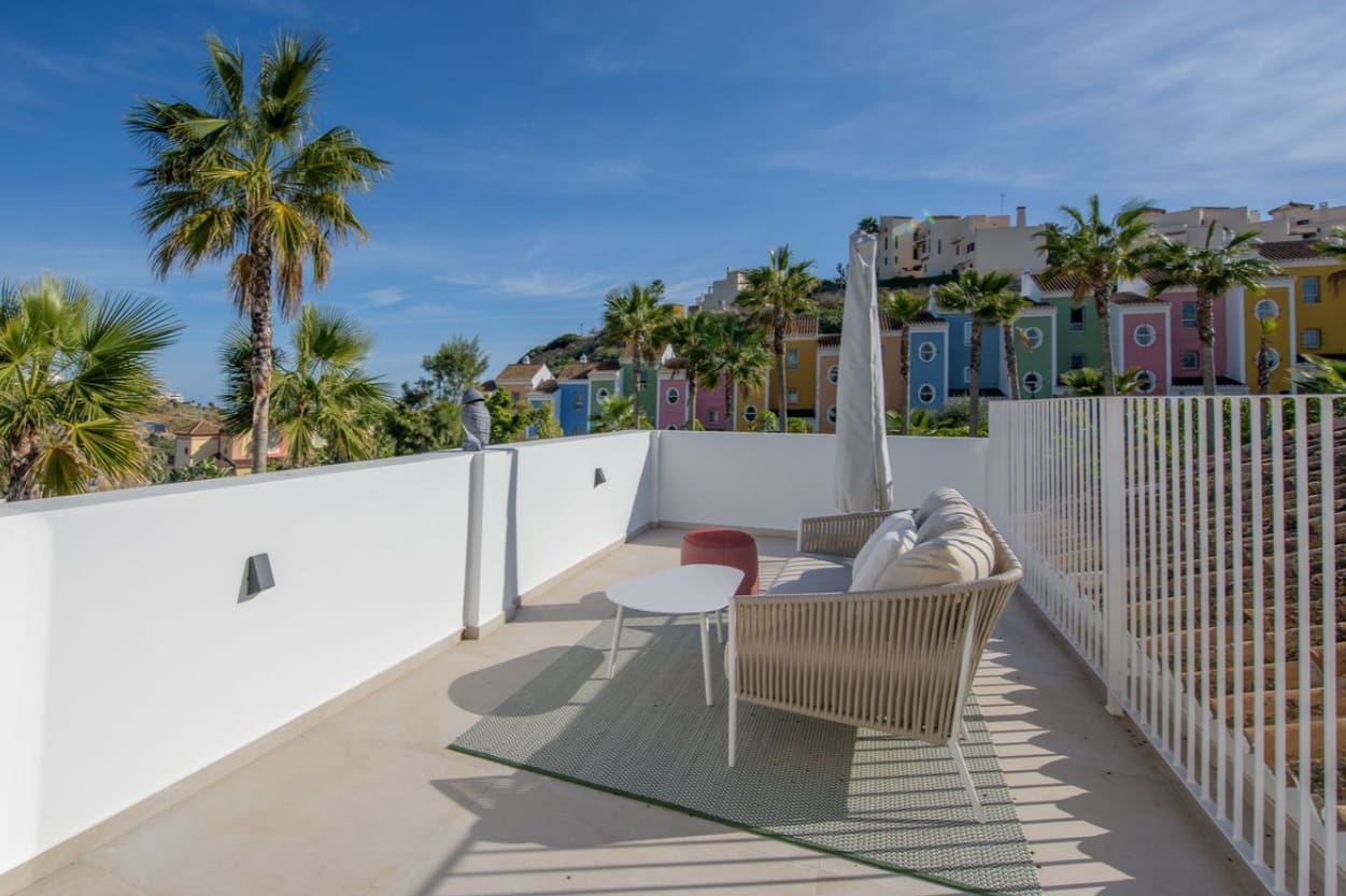 Chalet de 4 habitaciones en Bahia de Casares en venta con piscina garaje - 1.595.000 € (Ref: 9616405)