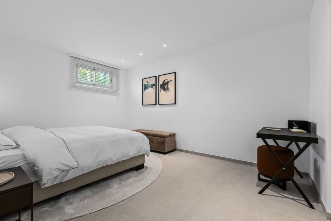 Chalet de 4 habitaciones en Bahia de Casares en venta con piscina garaje - 1.595.000 € (Ref: 9616405)