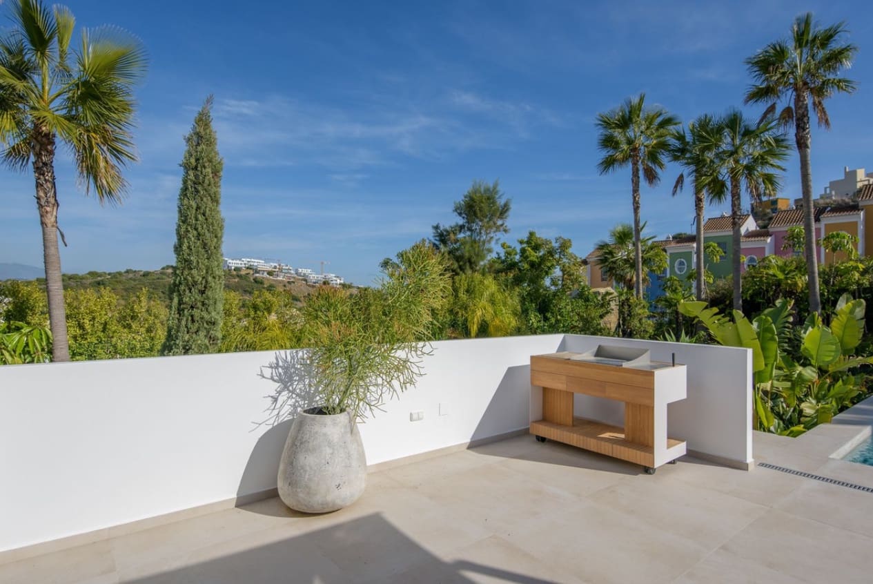 Chalet de 4 habitaciones en Bahia de Casares en venta con piscina garaje - 1.595.000 € (Ref: 9616405)