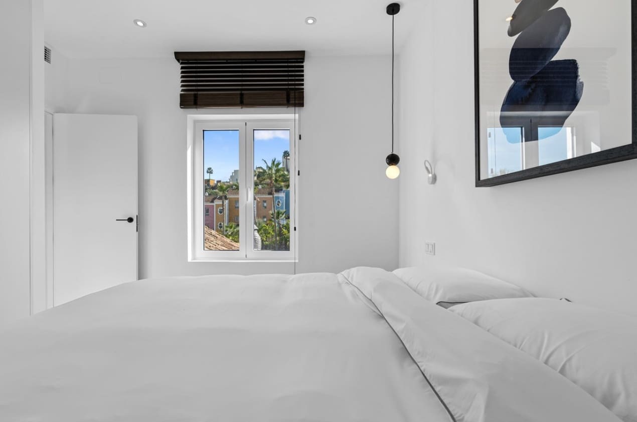 Chalet de 4 habitaciones en Bahia de Casares en venta con piscina garaje - 1.595.000 € (Ref: 9616405)