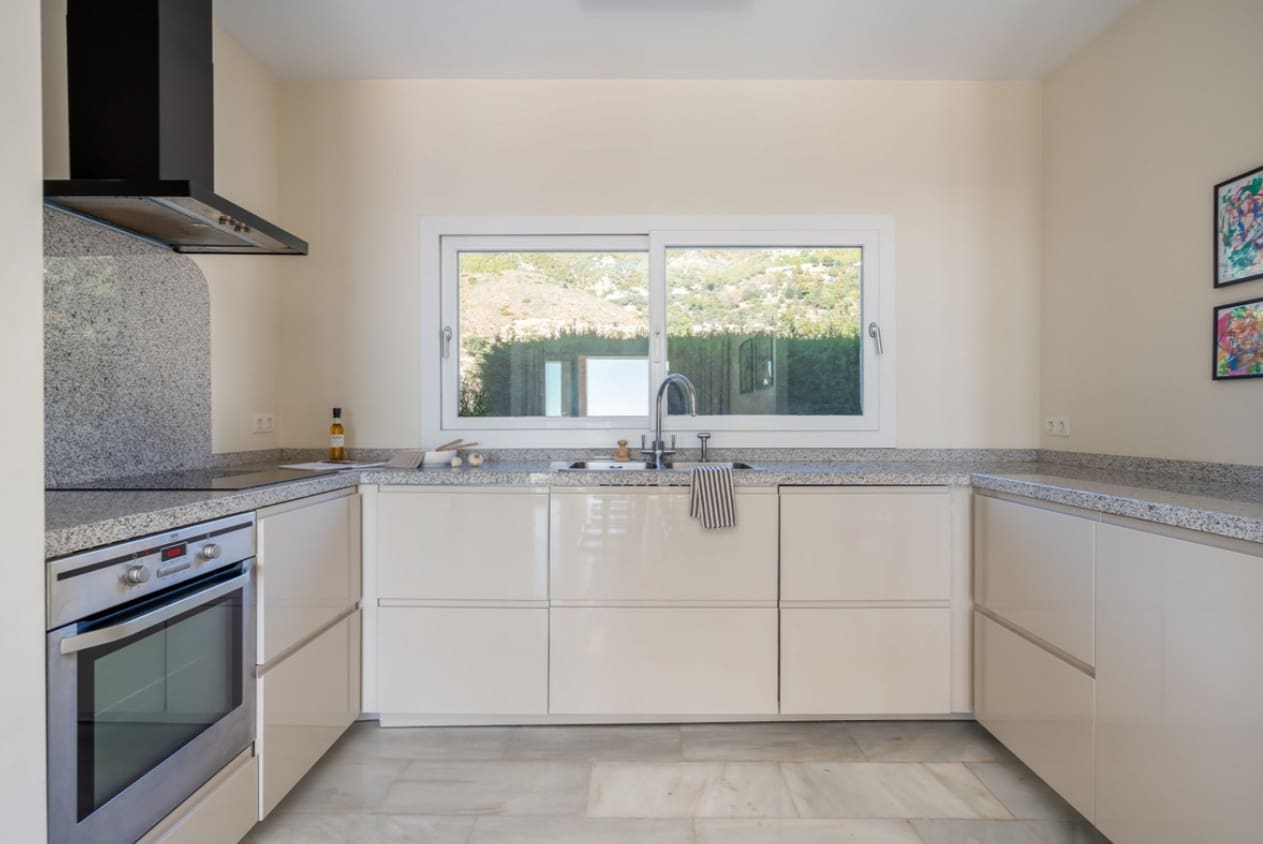 5 sovrum Villa till salu i Mijas med pool garage - 1 299 000 € (Ref: 9616406)