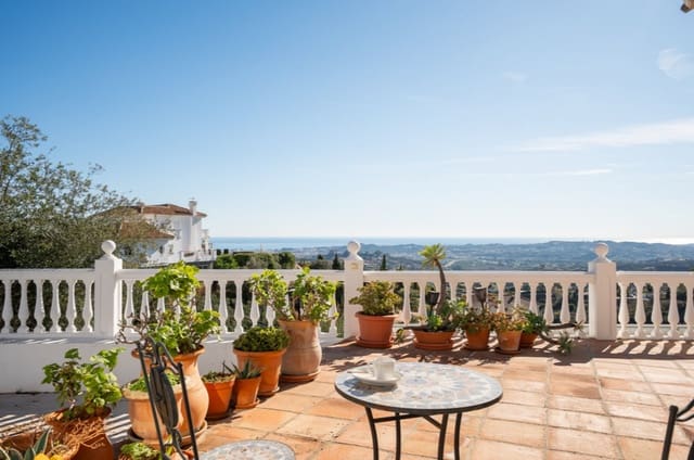 5 bedroom Villa for sale in Mijas with pool garage - € 1,299,000 (Ref: 9616406)