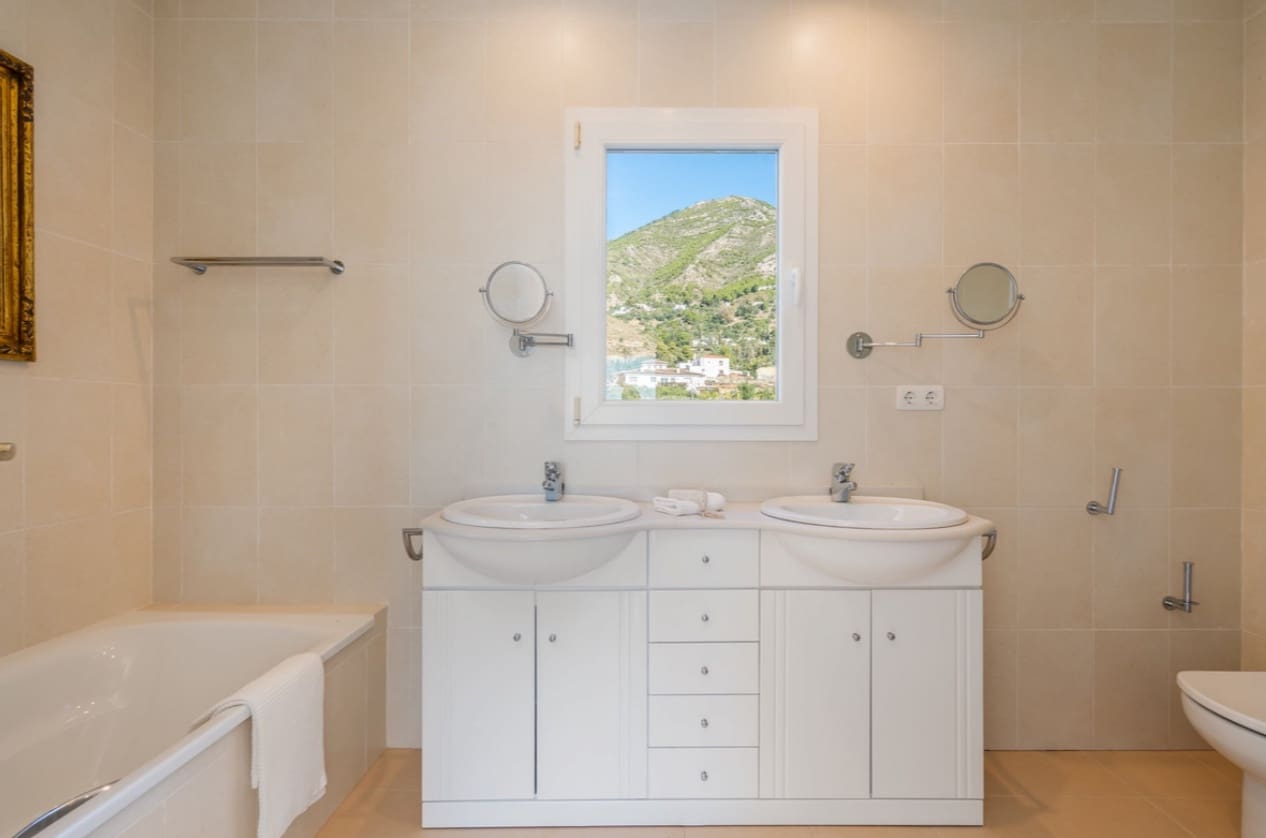 5 sovrum Villa till salu i Mijas med pool garage - 1 299 000 € (Ref: 9616406)